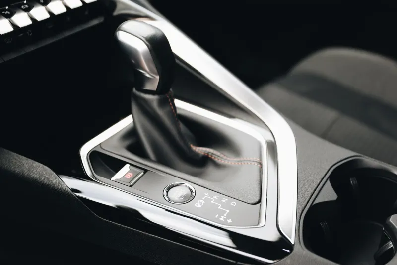 Choosing Between Manual and Automatic Transmission: A Practical Guide for Wheelchair Users in the UK